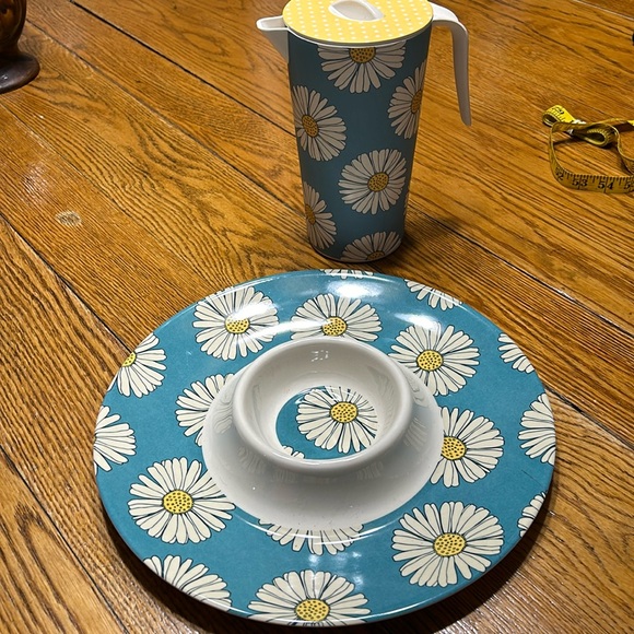 Matilda Jane Hostess Exclusive pitcher with lid and chip and dip serving set. - Picture 1 of 8